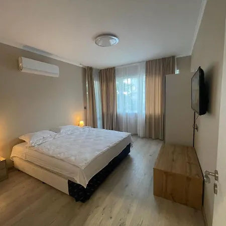 Center 2 Apartman *