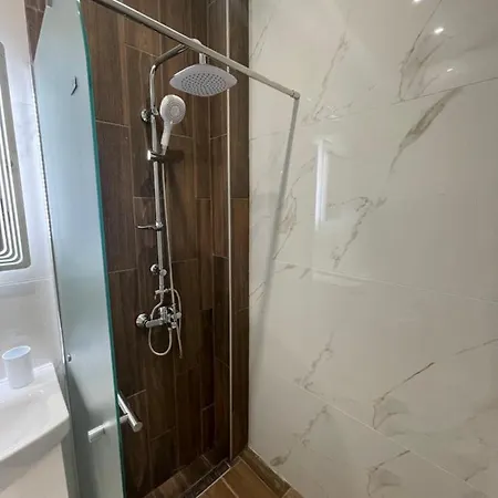 Center 2 Apartman